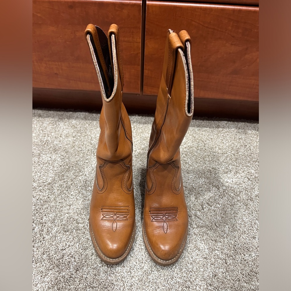Leather tan western boots-size 7